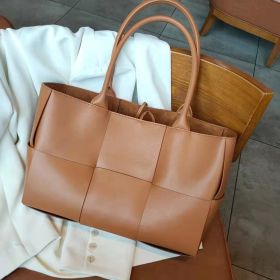 Large Capacity Shoulder Tote Bag (Option: Light Caramel)