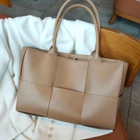 Large Capacity Shoulder Tote Bag (Option: Milky Tea Apricot)