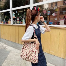 Simple Large Capacity Artistic Retro Rose Messenger Bag (Option: M White Rose)