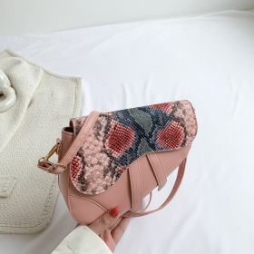 Women's Shoulder Bag Casual Western Style Saddle Bag (Color: Pink)