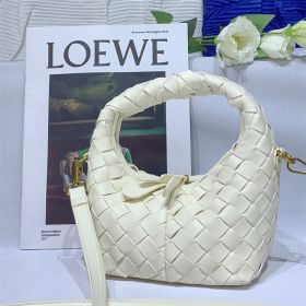 New Fashion Weave Handbags For Women Bucket Tote Bags Soft Leather Zipper Shoulder Message Bags Candy Color Big Crossbody Bags (Color: off white, size: 18x16x20cm)